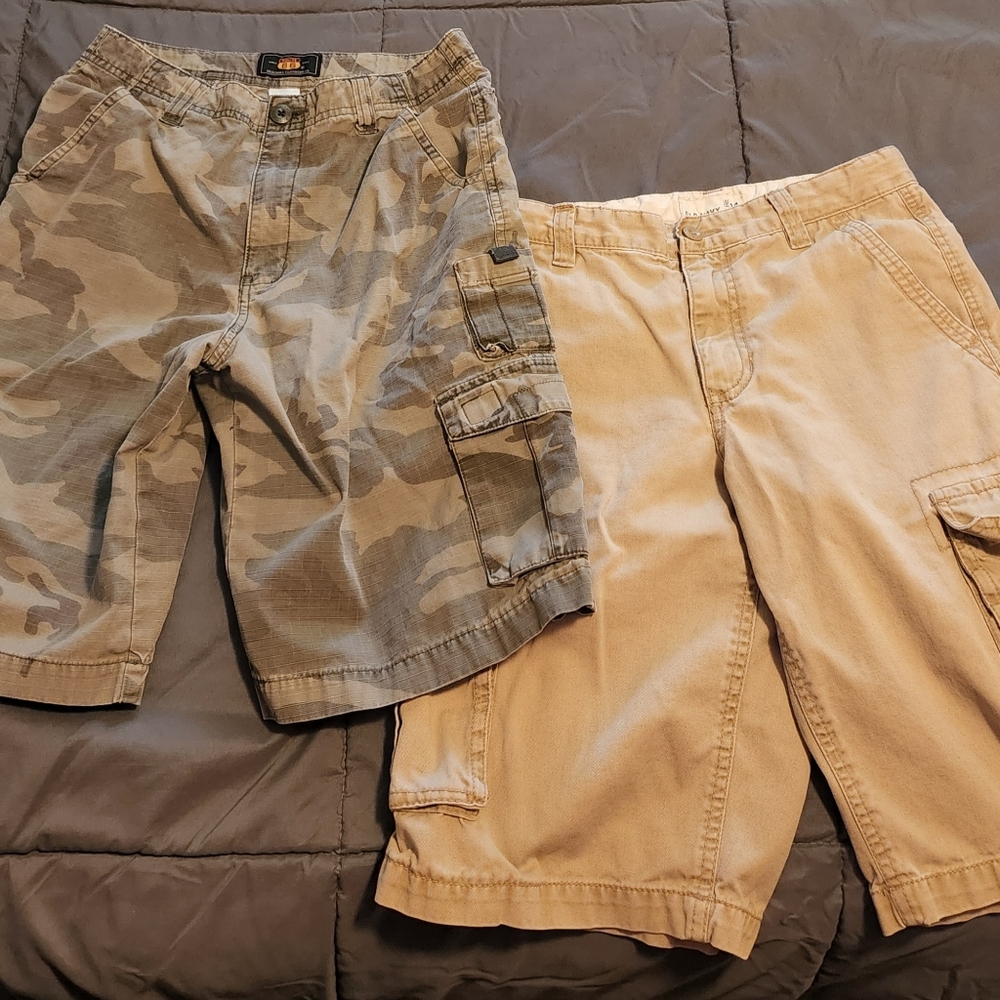 🚫sold🚫2 pair of boys cargo shorts. Size 14